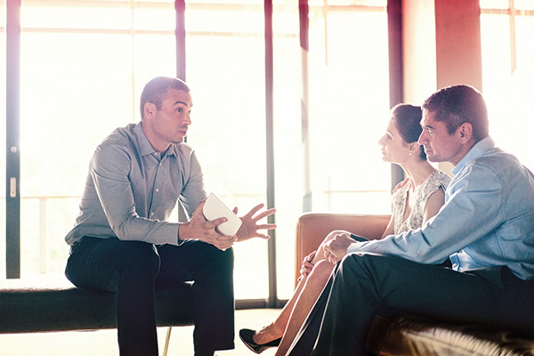 advisor talking to the client